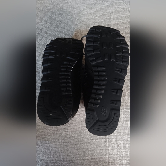 New Balance Black and Gray Sneakers - Picture 7 of 7